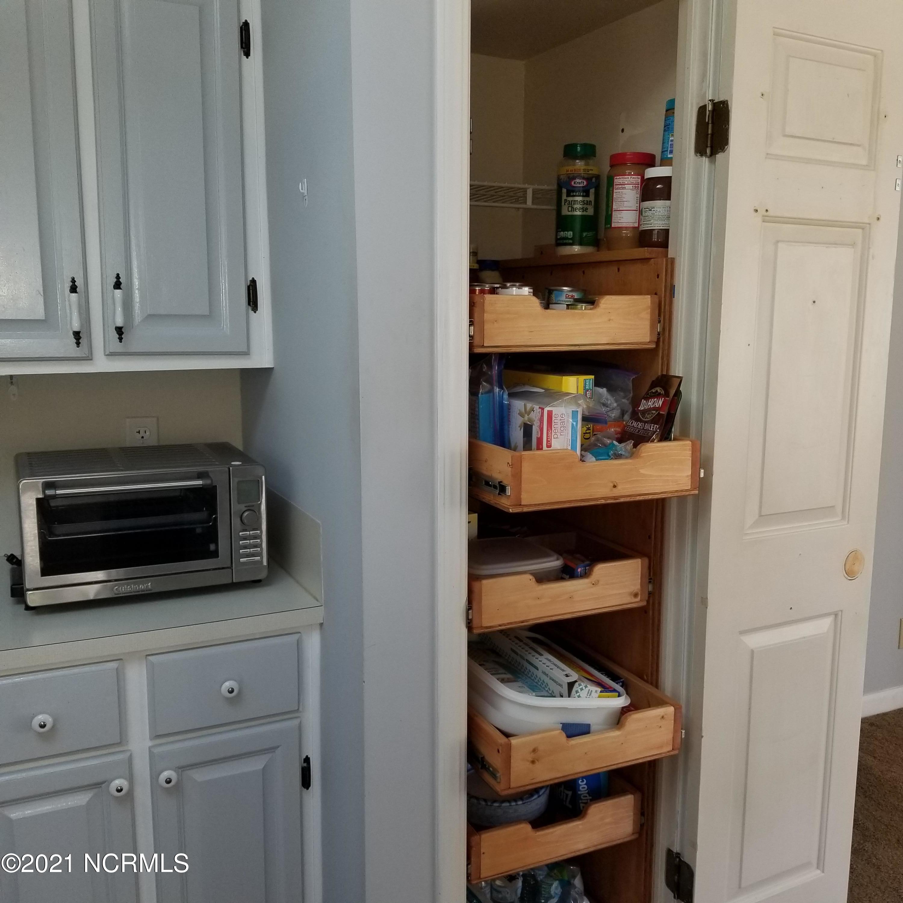 513 Deer Path Calabash, NC 28467 - Photo 17 of 42 CUSTOM PANTRY