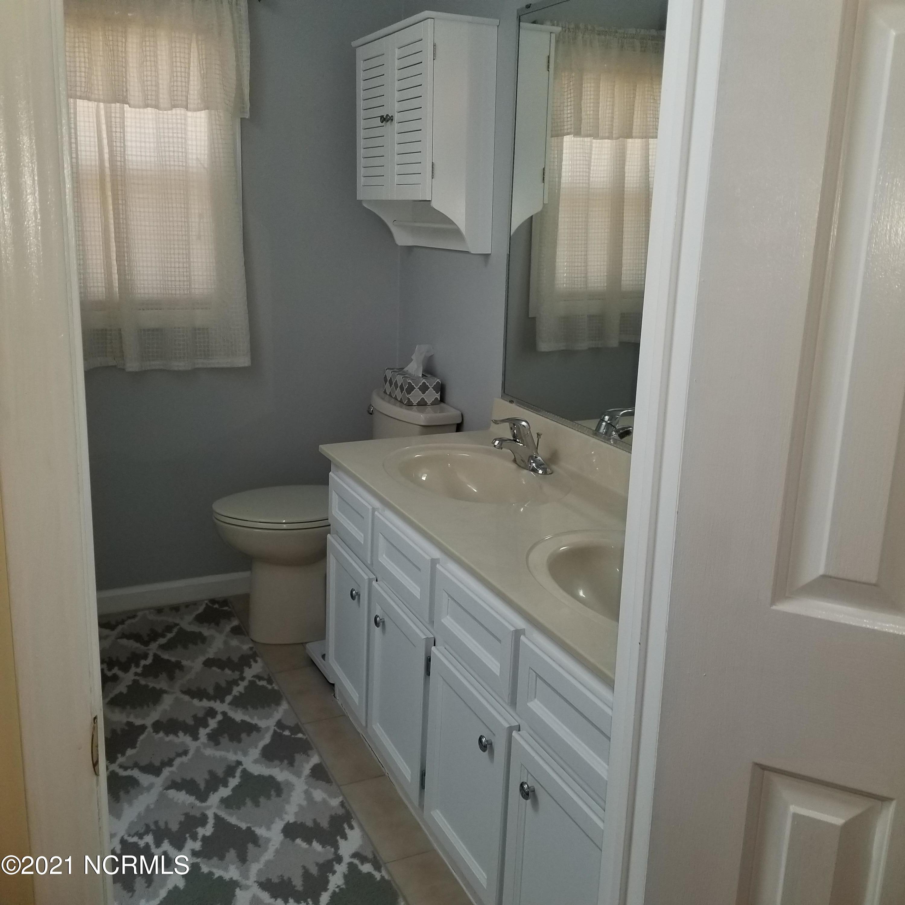 513 Deer Path Calabash, NC 28467 - Photo 20 of 42 MASTER BATH W/DOUBLE SINKS