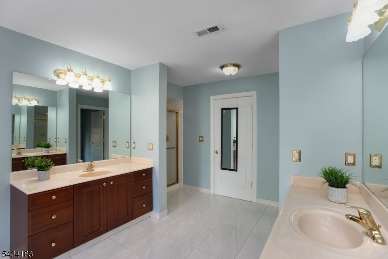 4 Windy Hill Road Green Brook, NJ 08812 - Photo 21 of 38