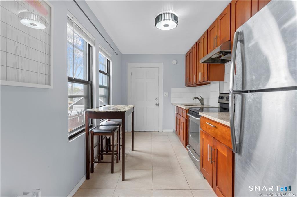 112 Colonial Road Stamford, CT 06906 - Photo 19 of 39