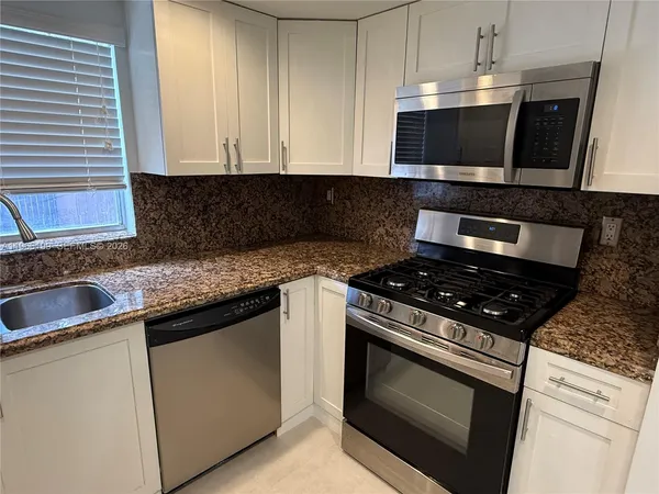 $2,900 | 6712 Southwest 114th Avenue, Miami, FL 33173