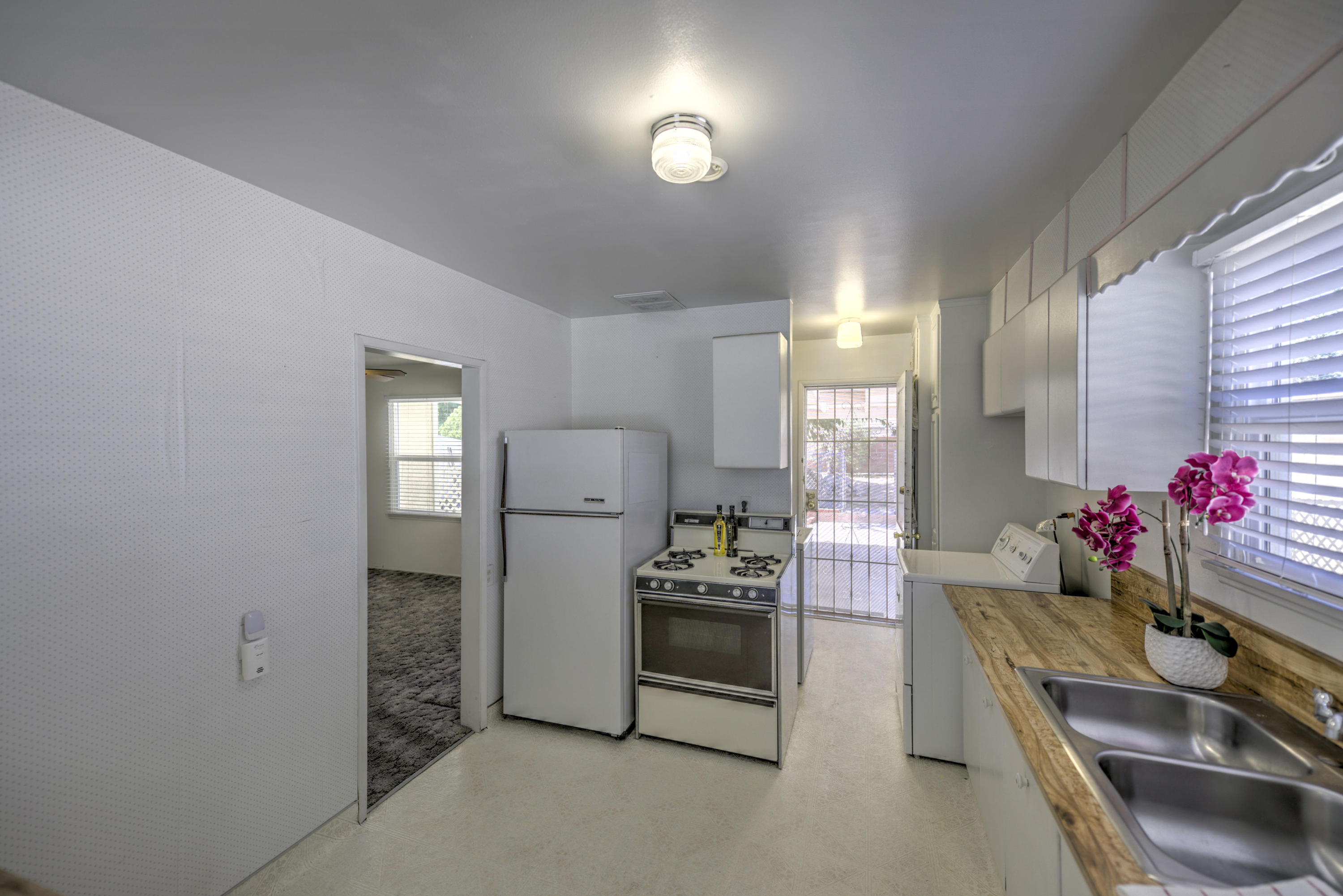 1350 East Ave R-2 Palmdale, CA 93550 - Photo 4 of 16 zuw_8498