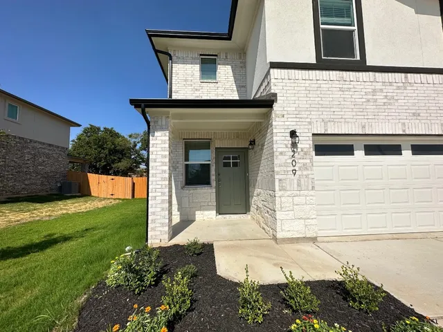 $1,795 | 209 Saide Street, Georgetown, TX 78626