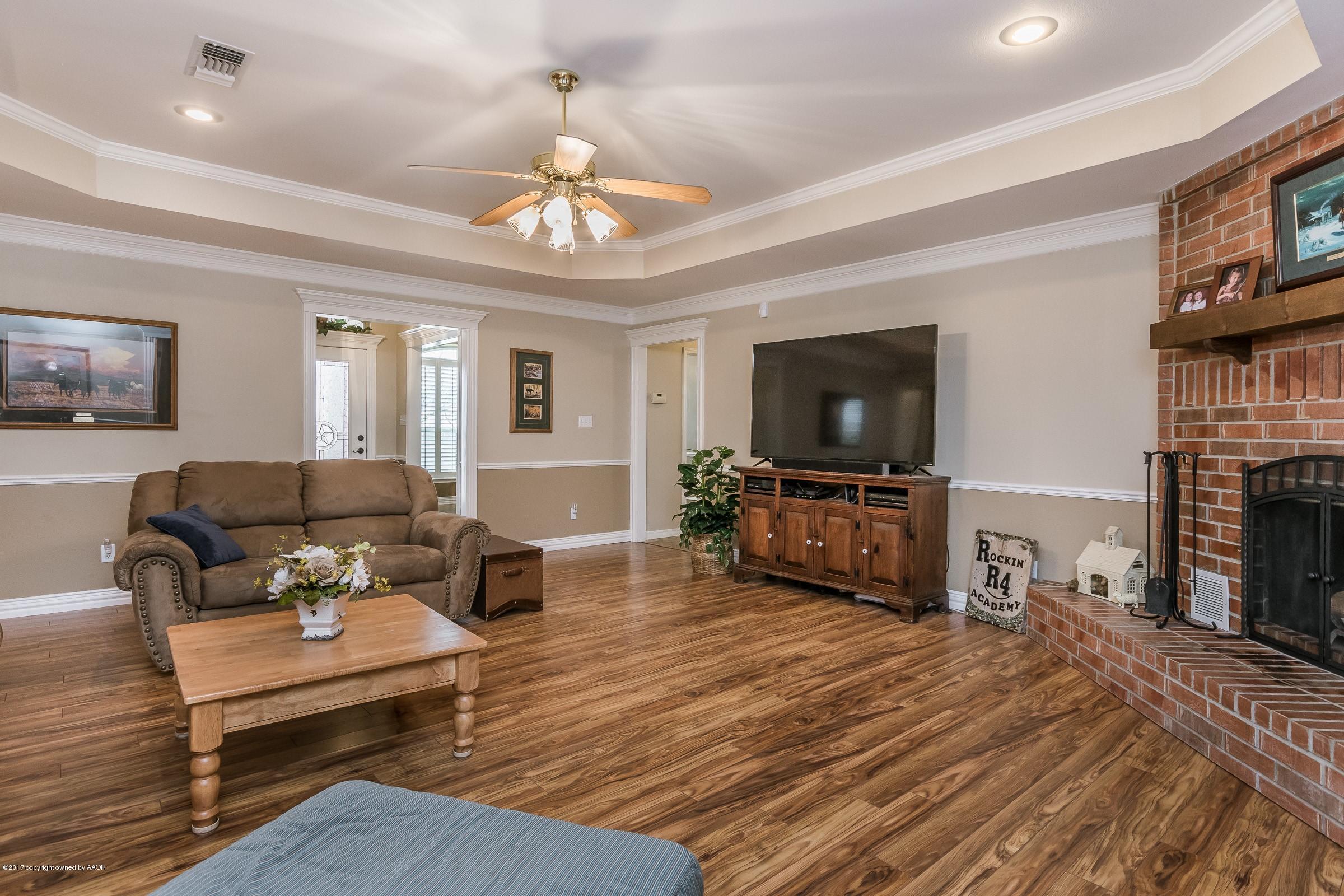 007_Living Room_-2