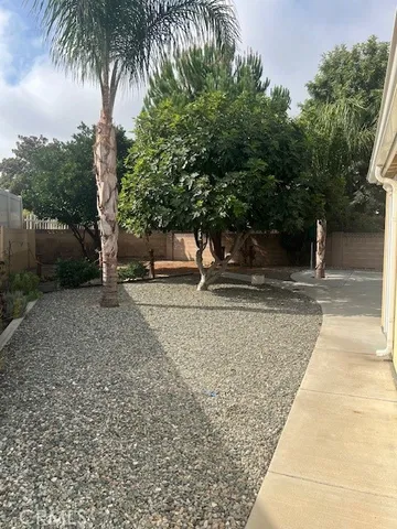 $2,100 | 690 Lassen Way, Hemet, CA 92543