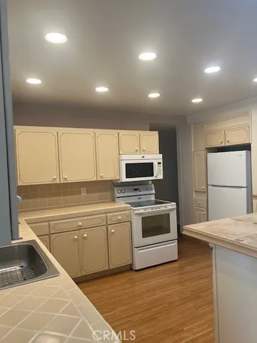 $2,100 | 690 Lassen Way, Hemet, CA 92543