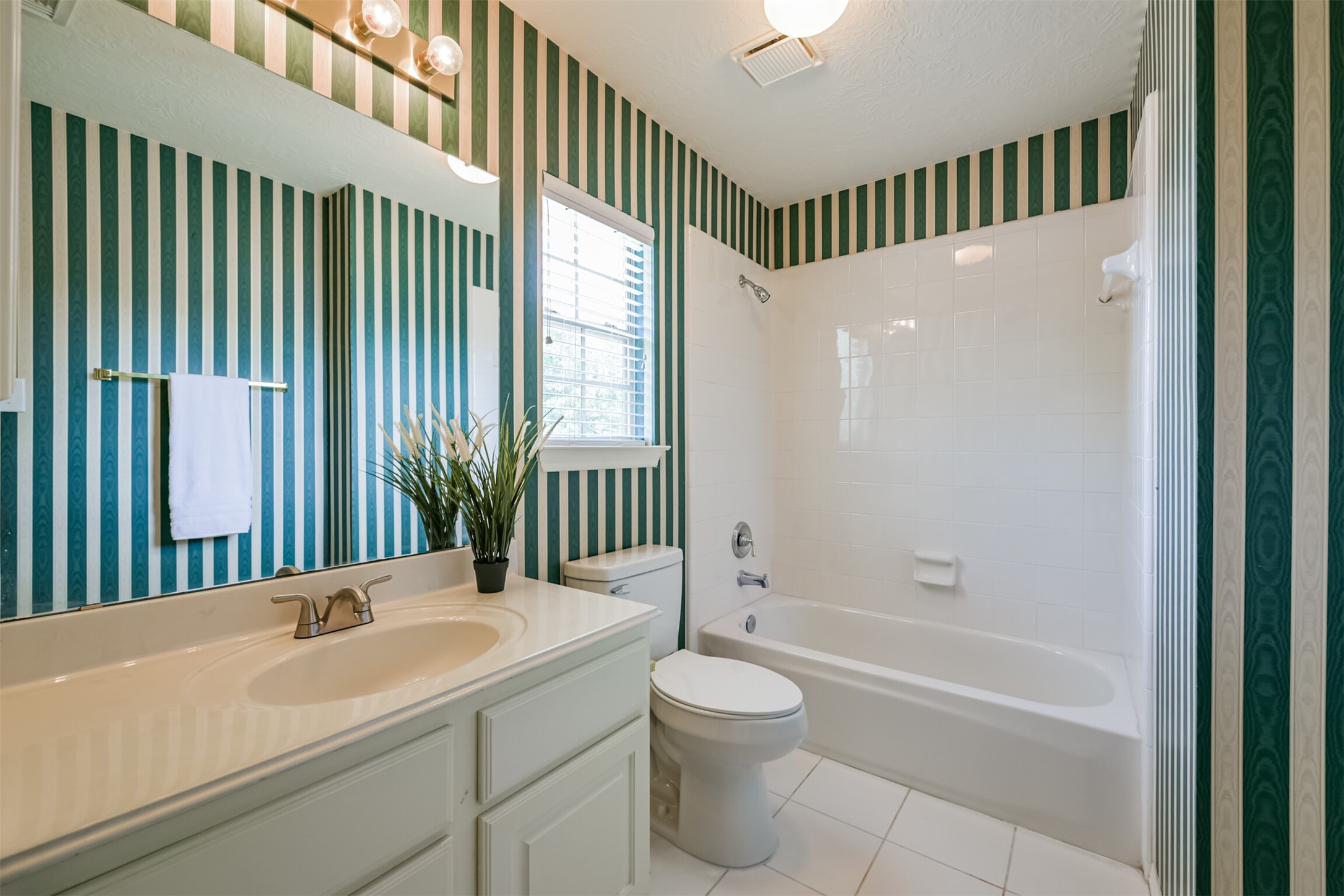 3223 Pleasant Cove Court Houston, TX 77059 - Photo 23 of 30