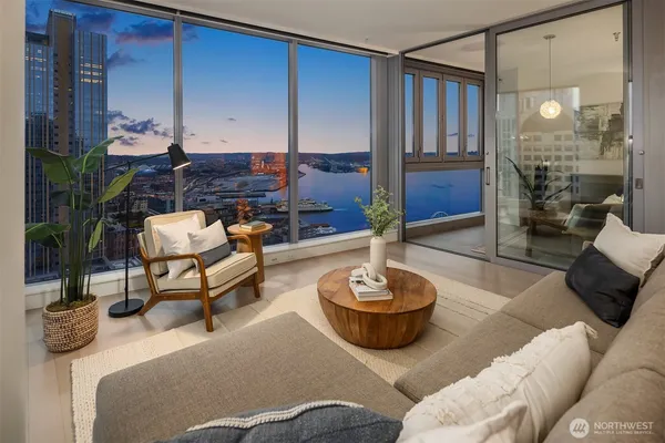$1,795,000 | 1521 2nd Avenue, Unit 3102, Seattle, WA 98101