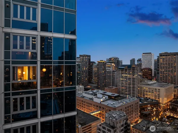 $1,795,000 | 1521 2nd Avenue, Unit 3102, Seattle, WA 98101