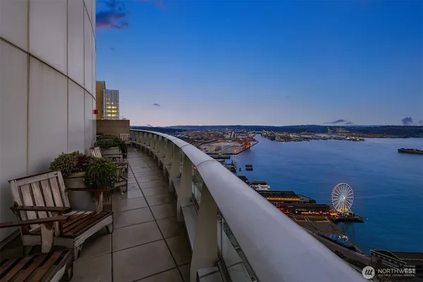 $1,795,000 | 1521 2nd Avenue, Unit 3102, Seattle, WA 98101