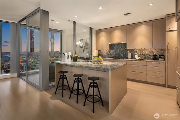 $1,795,000 | 1521 2nd Avenue, Unit 3102, Seattle, WA 98101