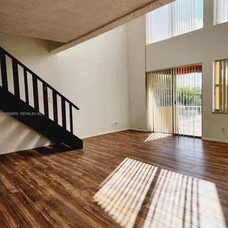 $1,950 | 18051 Northwest 68th Avenue, Unit K202, Hialeah, FL 33015