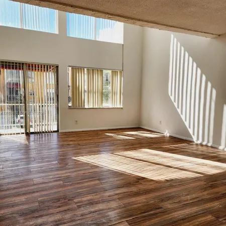 $1,950 | 18051 Northwest 68th Avenue, Unit K202, Hialeah, FL 33015