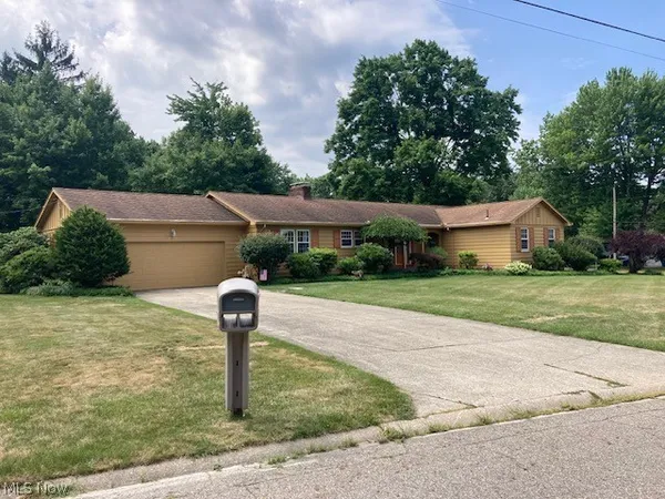 $289,000 | 8770 Squirrel Hill Drive Northeast, Warren, OH 44484