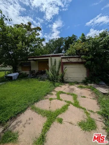 a view of a pathway with a yard