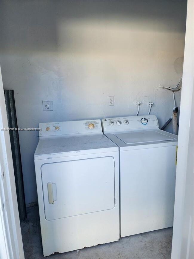 857 West 79th Place Hialeah, FL 33014 - Photo 11 of 20