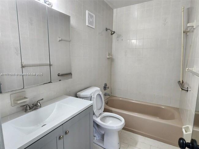 857 West 79th Place Hialeah, FL 33014 - Photo 14 of 20