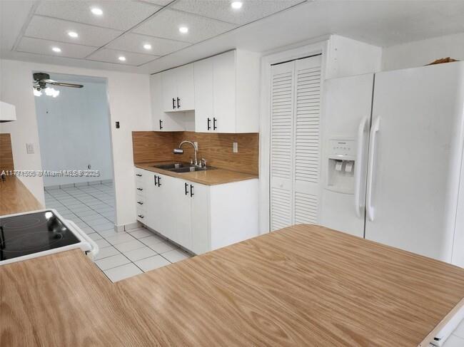 857 West 79th Place Hialeah, FL 33014 - Photo 2 of 20