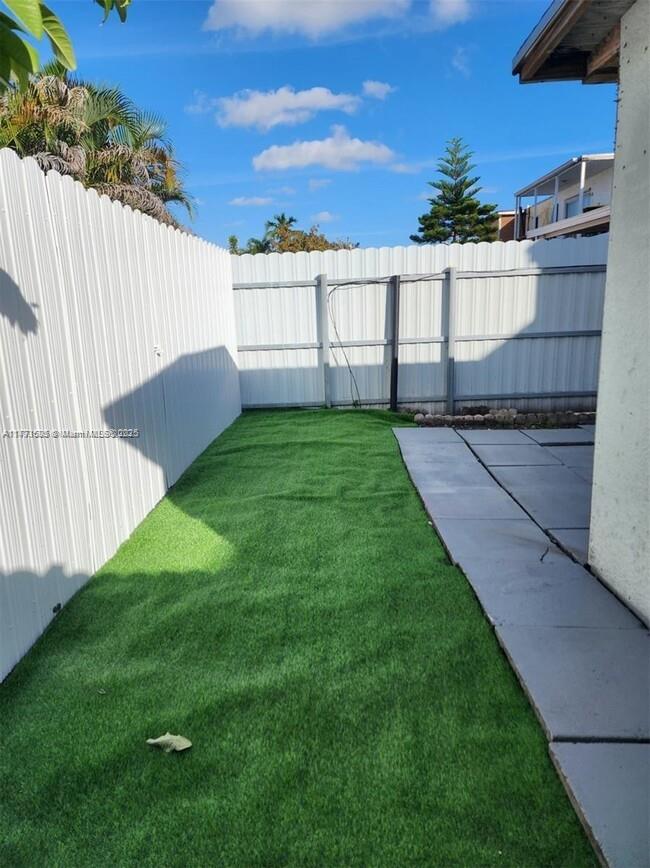 857 West 79th Place Hialeah, FL 33014 - Photo 7 of 20