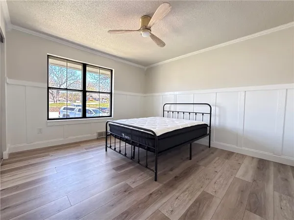 $225,000 | 160 Northeast Bayview Drive, Lee's Summit, MO 64064