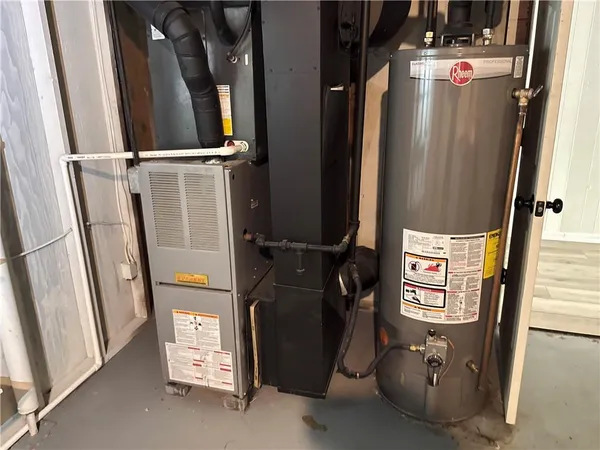 $225,000 | 160 Northeast Bayview Drive, Lee's Summit, MO 64064