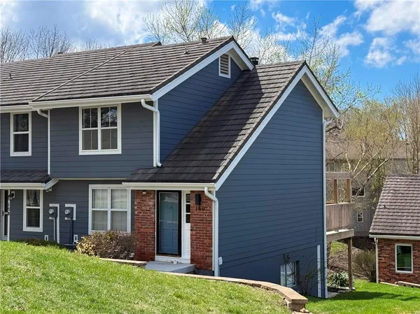 $225,000 | 160 Northeast Bayview Drive, Lee's Summit, MO 64064