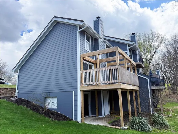 $225,000 | 160 Northeast Bayview Drive, Lee's Summit, MO 64064