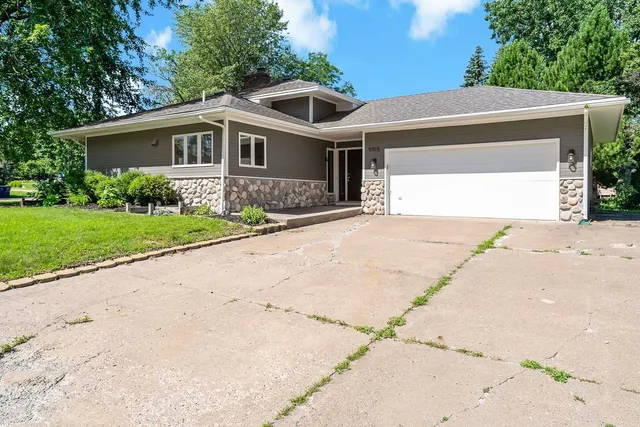$489,000 | 5105 Balsam Lane North, Plymouth, MN 55442