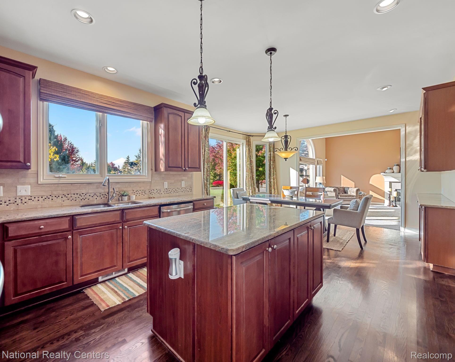 48083 Gladstone Road Canton, MI 48188 - Photo 10 of 38 Kitchen