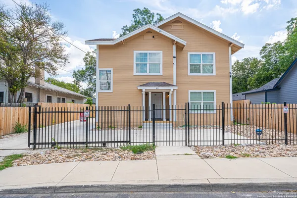 $1,075 | 422 Gulf, San Antonio, TX 78202