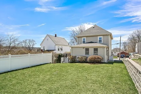 a view of a house with a yard