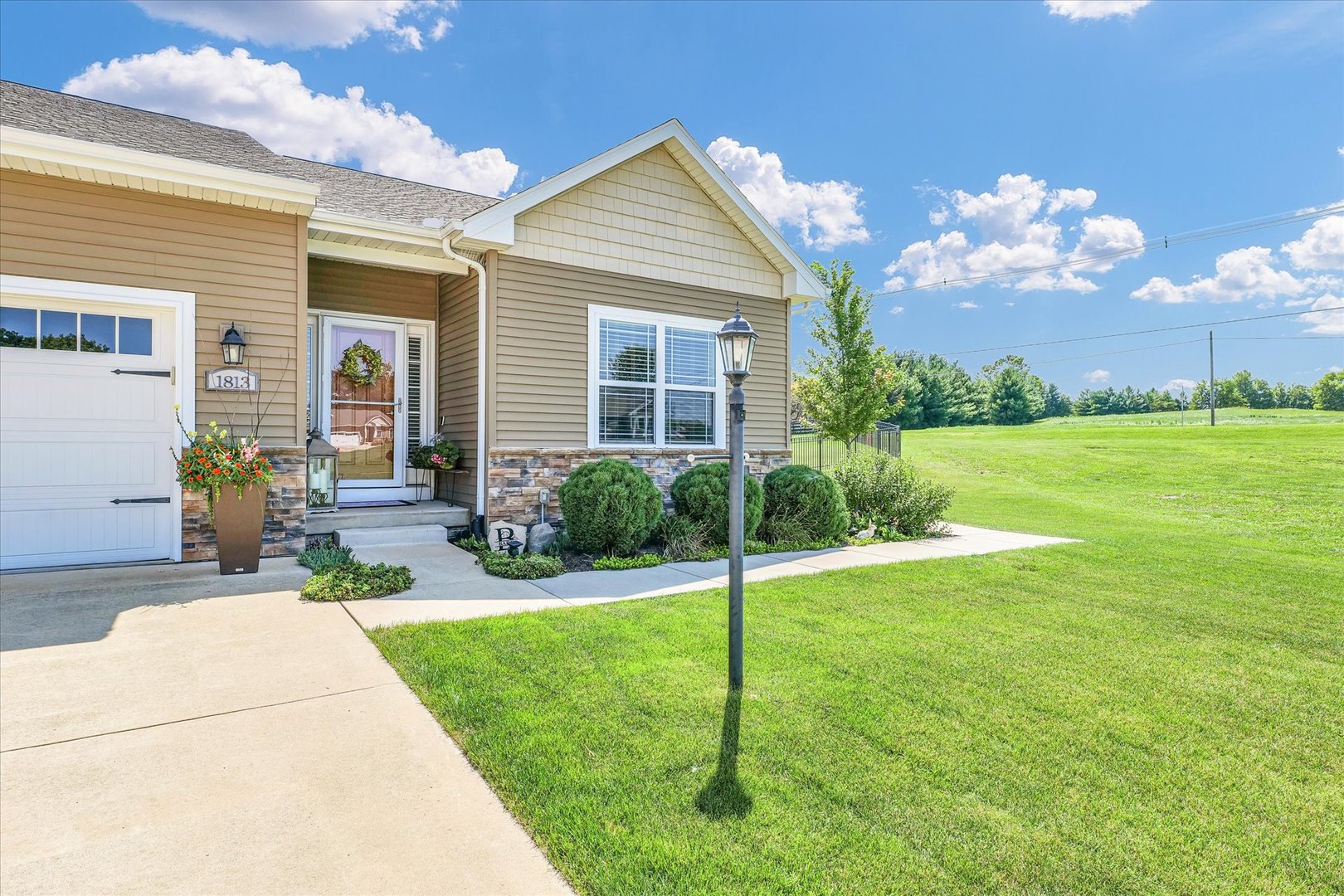 1813 Lake Ridge Court Mahomet, IL 61853 - Photo 4 of 56 Gallery Image 4