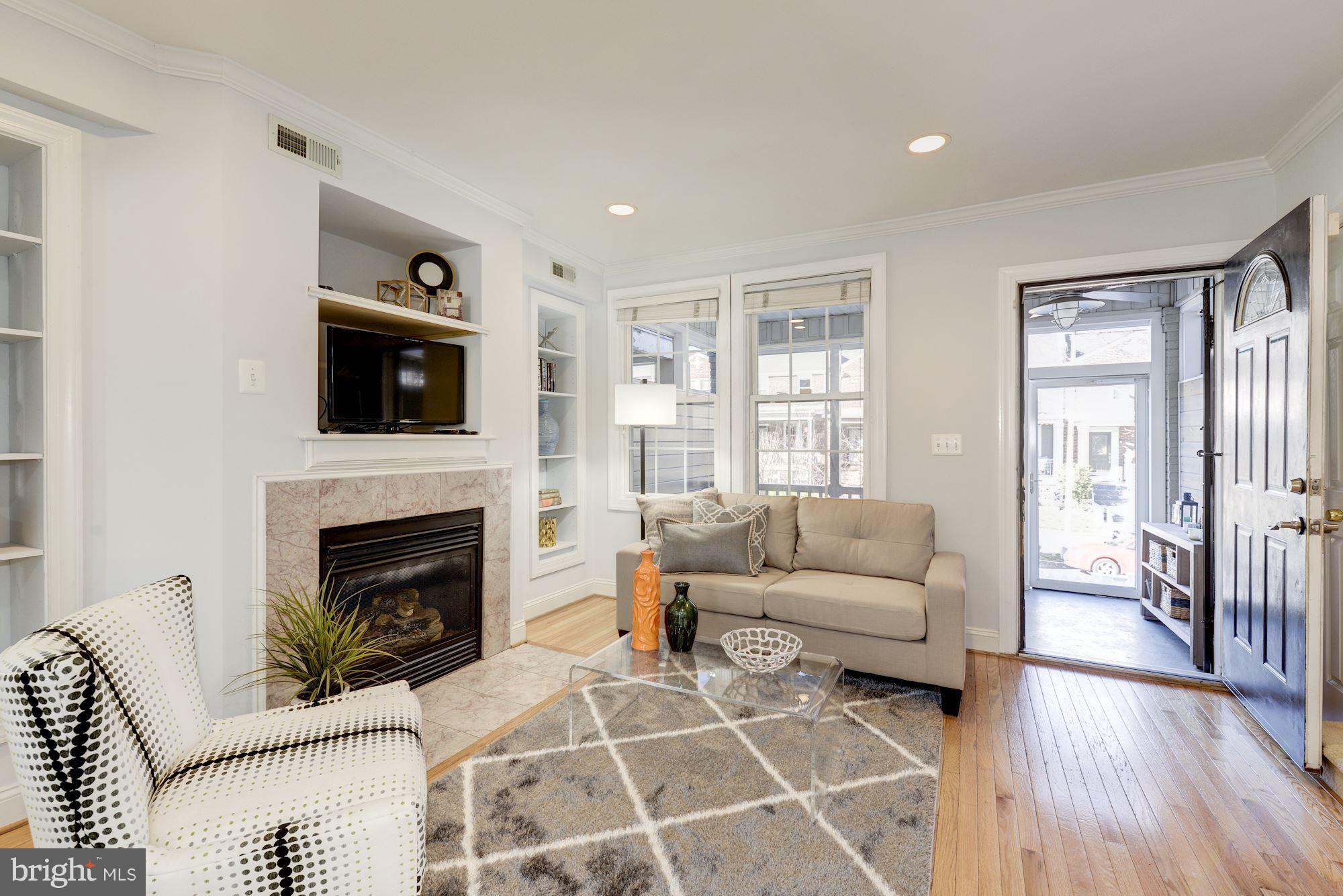 1631 D Street Northeast Washington, DC 20002 - Photo 5 of 27 Living Room