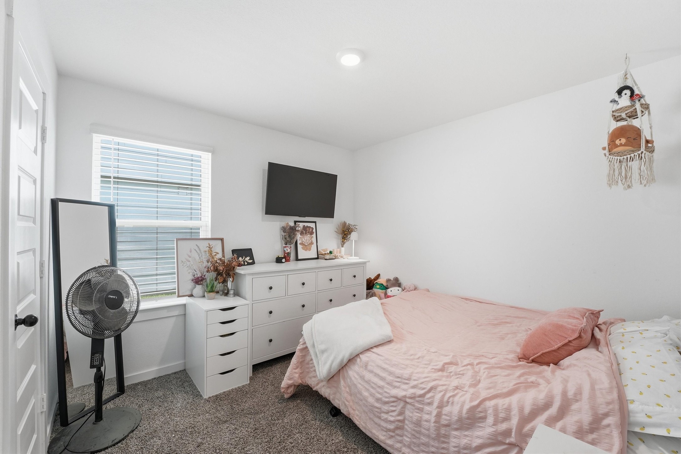 3815 Haydon Rdg Lane Fulshear, TX 77441 - Photo 15 of 33 2nd bedroom spacious and bright