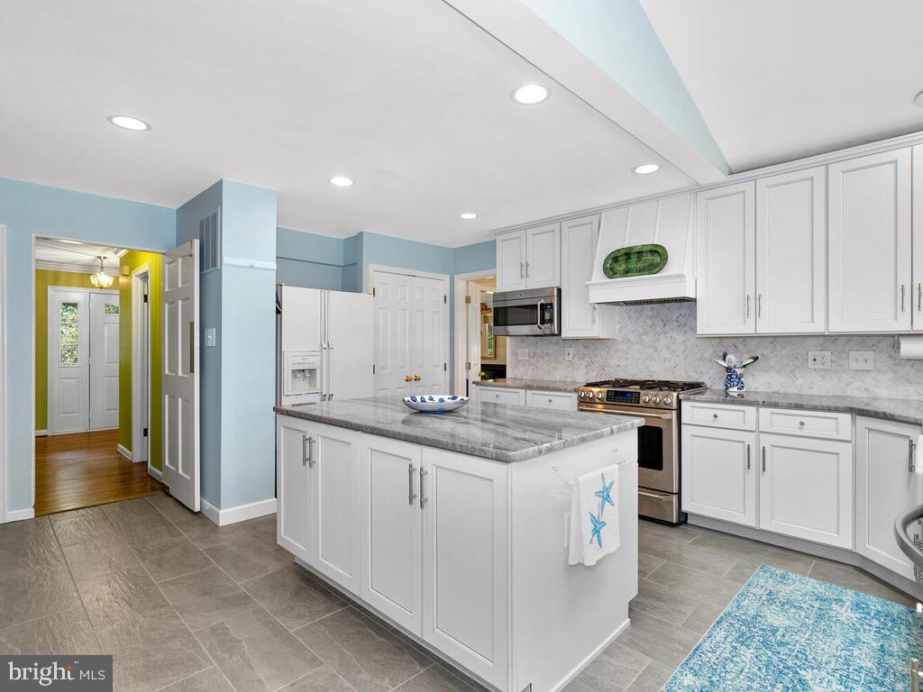 17625 Goose Creek Road Olney, MD 20832 - Photo 8 of 49 Kitchen view #3