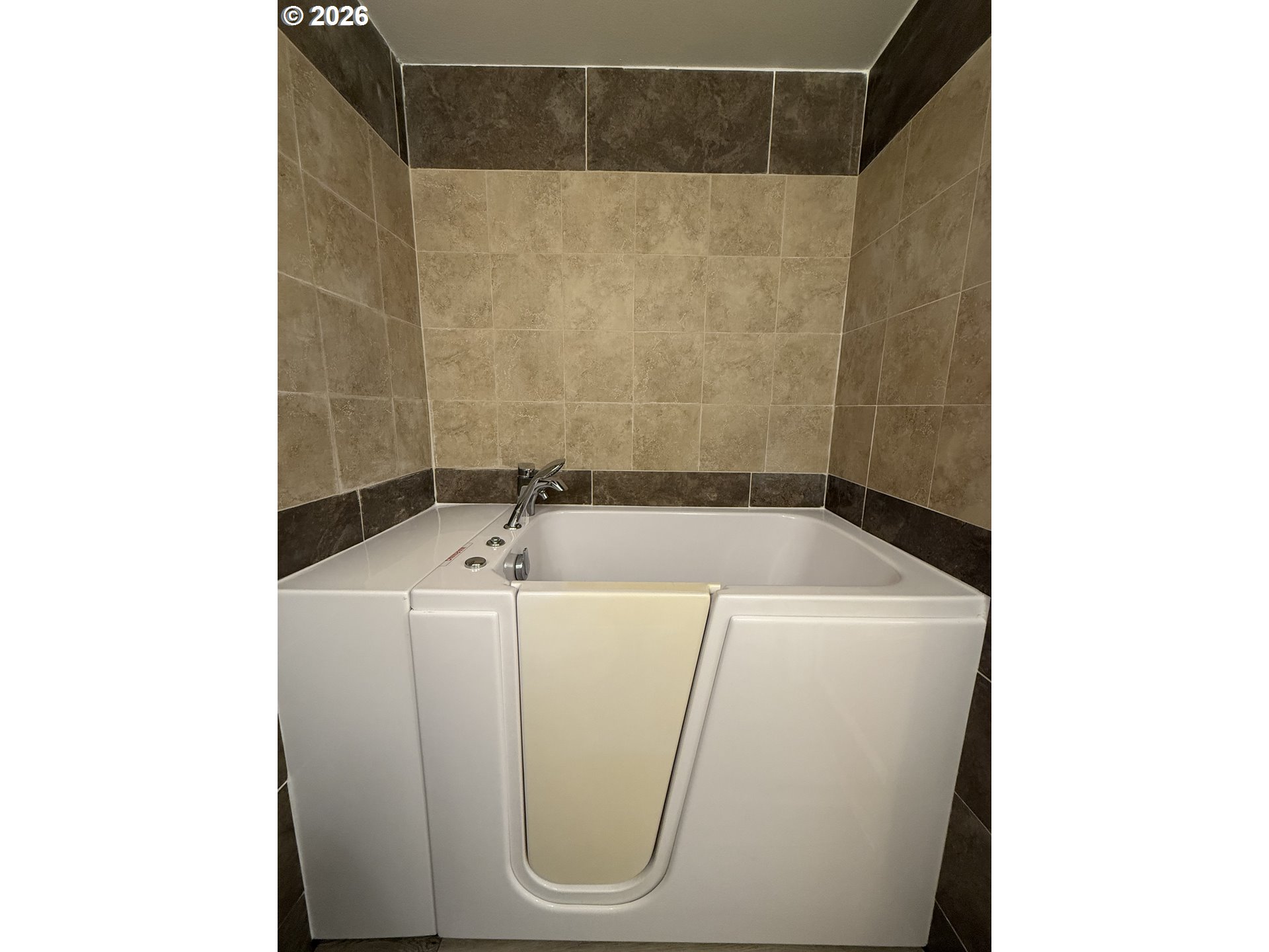 5270 Southwest 182nd Avenue Beaverton, OR 97078 - Photo 26 of 35 a utility room with dryer and washer