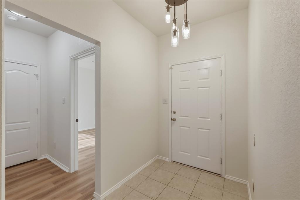 13509 Ponderosa Ranch Road Fort Worth, TX 76262 - Photo 14 of 33 Entry