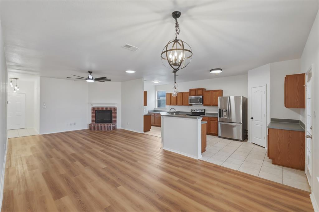 13509 Ponderosa Ranch Road Fort Worth, TX 76262 - Photo 5 of 33 Open concept!