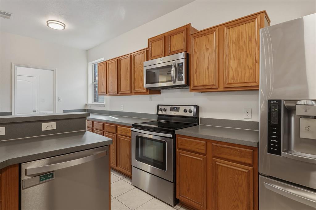 13509 Ponderosa Ranch Road Fort Worth, TX 76262 - Photo 6 of 33 Kitchen with tons of counter space!