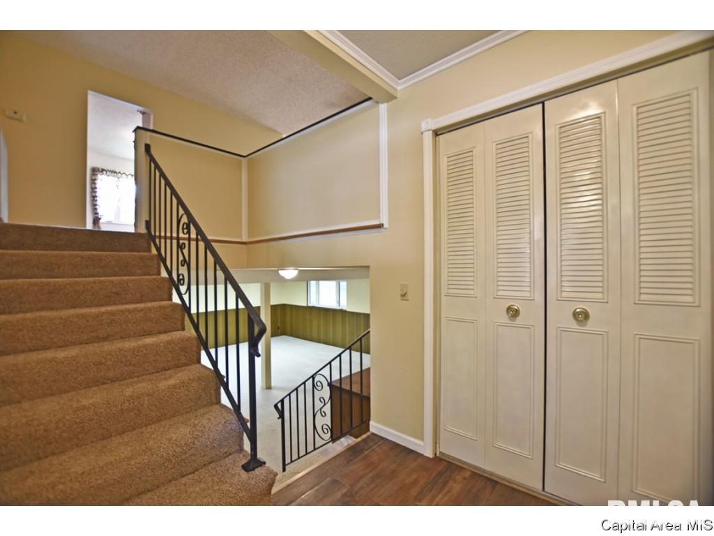 244 Stutely Lane Springfield, IL 62704 - Photo 2 of 36