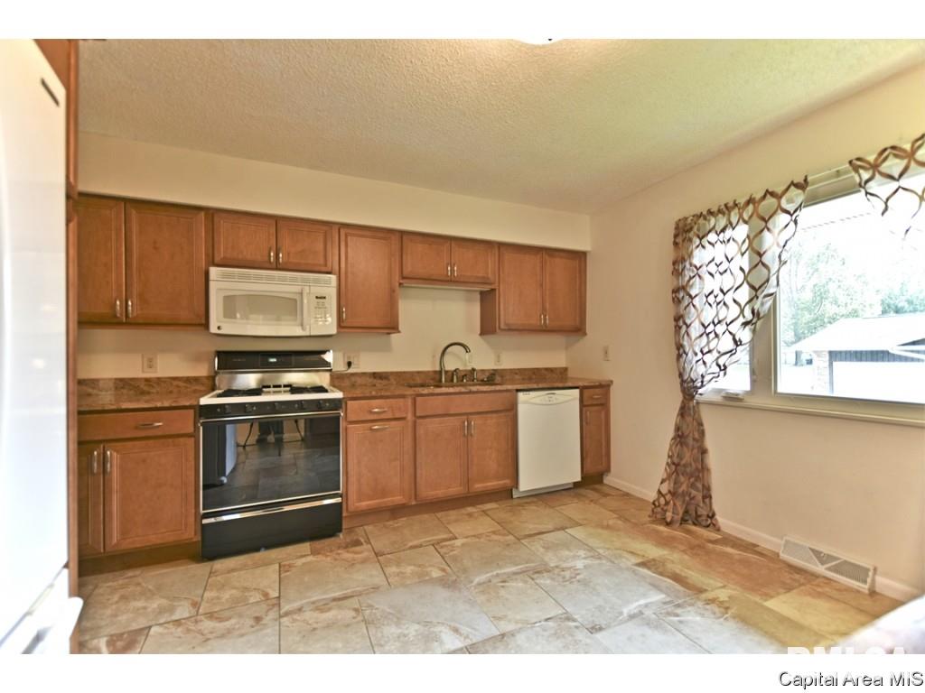 244 Stutely Lane Springfield, IL 62704 - Photo 7 of 36