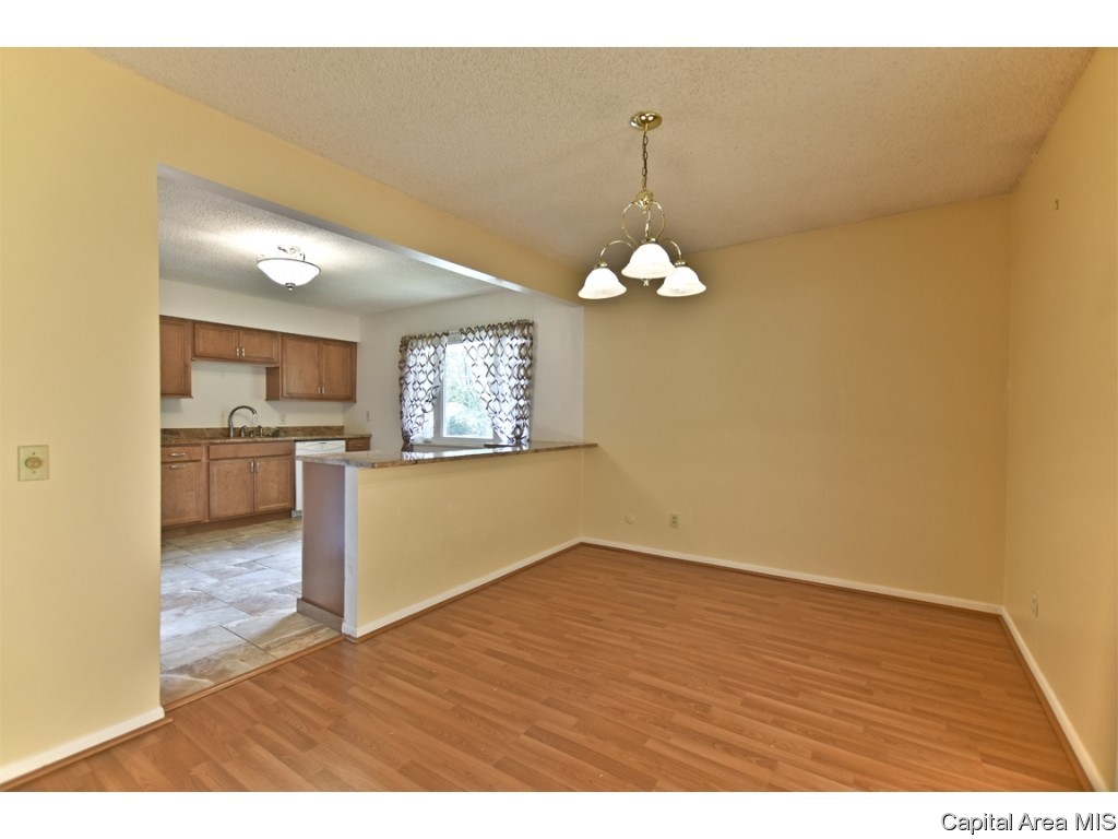 244 Stutely Lane Springfield, IL 62704 - Photo 9 of 36