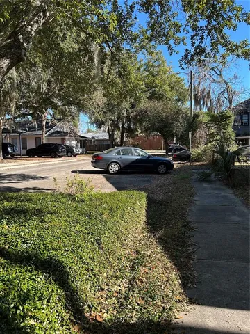 a view of a yard with plants