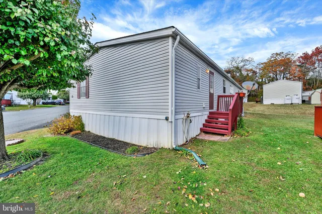a view of backyard with deck and a garden