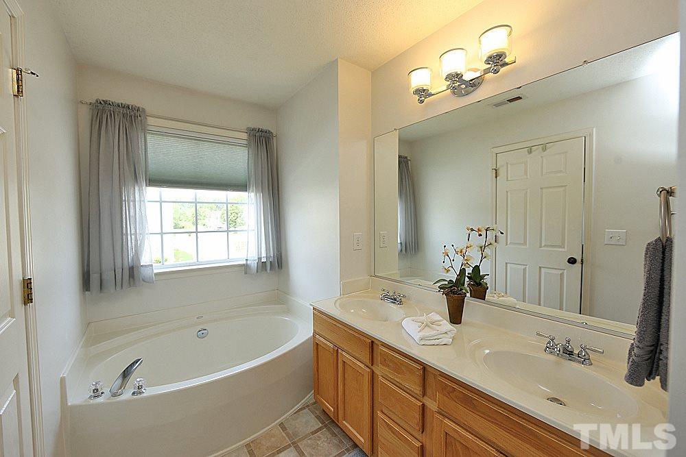4473 Cardinal Grove Boulevard Raleigh, NC 27616 - Photo 11 of 16