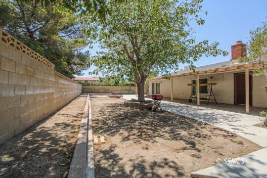 900 North Sierra View Street Ridgecrest, CA 93555 - Photo 37 of 42 a backyard of a house with table and chairs