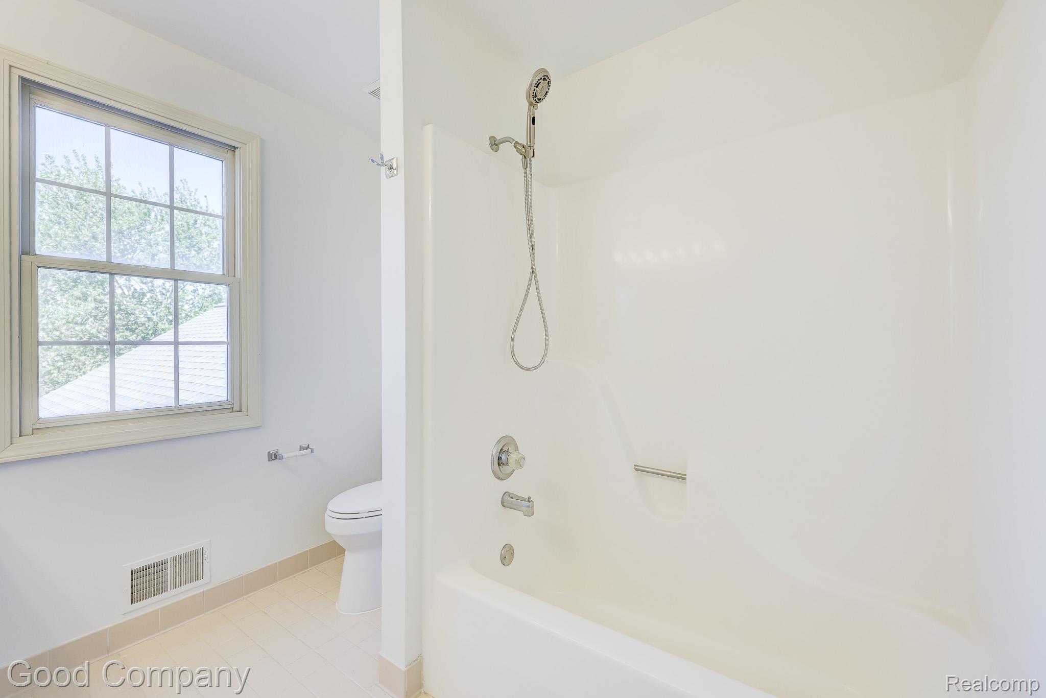 3526 Inverness Drive Rochester, MI 48306 - Photo 54 of 82 3526 Inverness Dr.-46.jpg