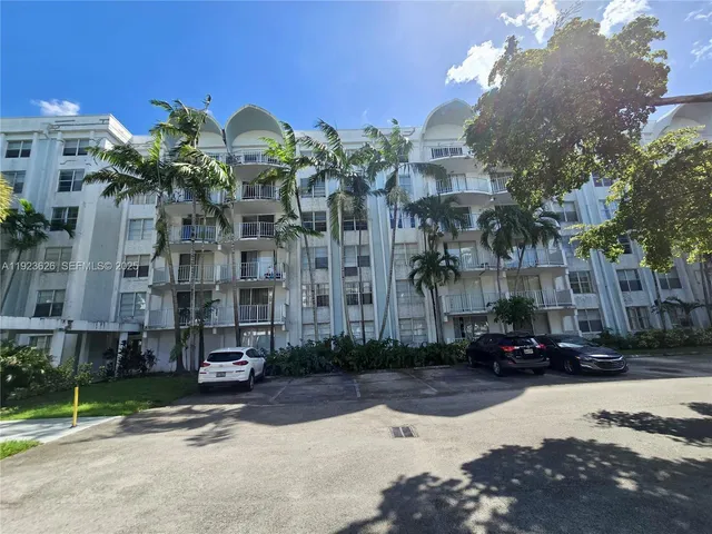 $1,995 | 498 Northwest 165th Street, Unit D405, Miami, FL 33169