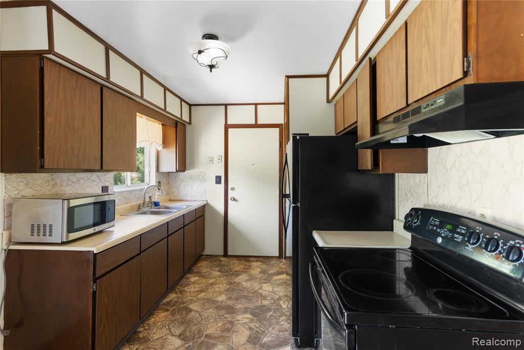 3499 East Carpenter Road Flint, MI 48506 - Photo 11 of 24 Gallery Image 11