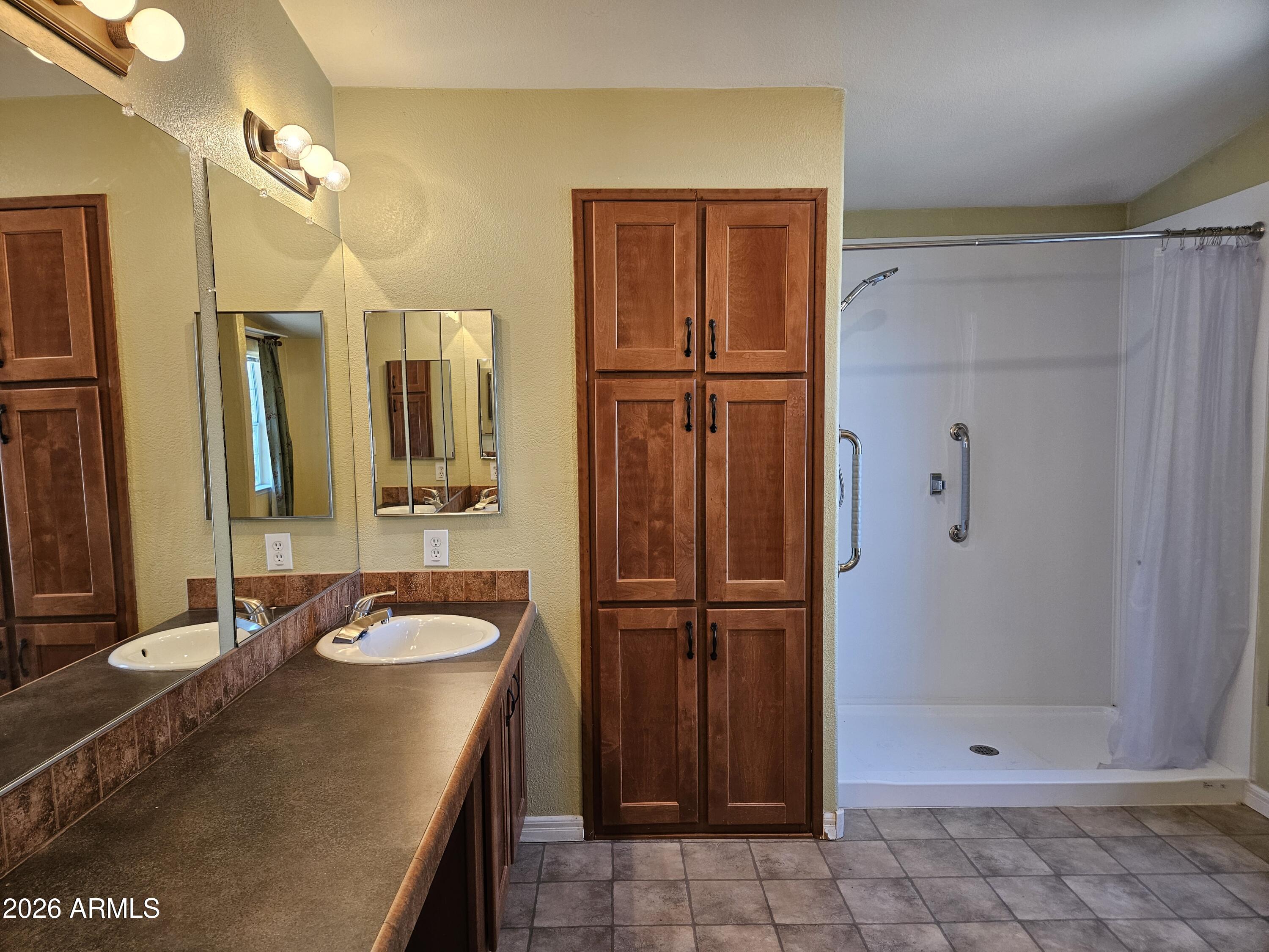 8400 North Red Lake Road Williams, AZ 86046 - Photo 18 of 37 Master Bathroom